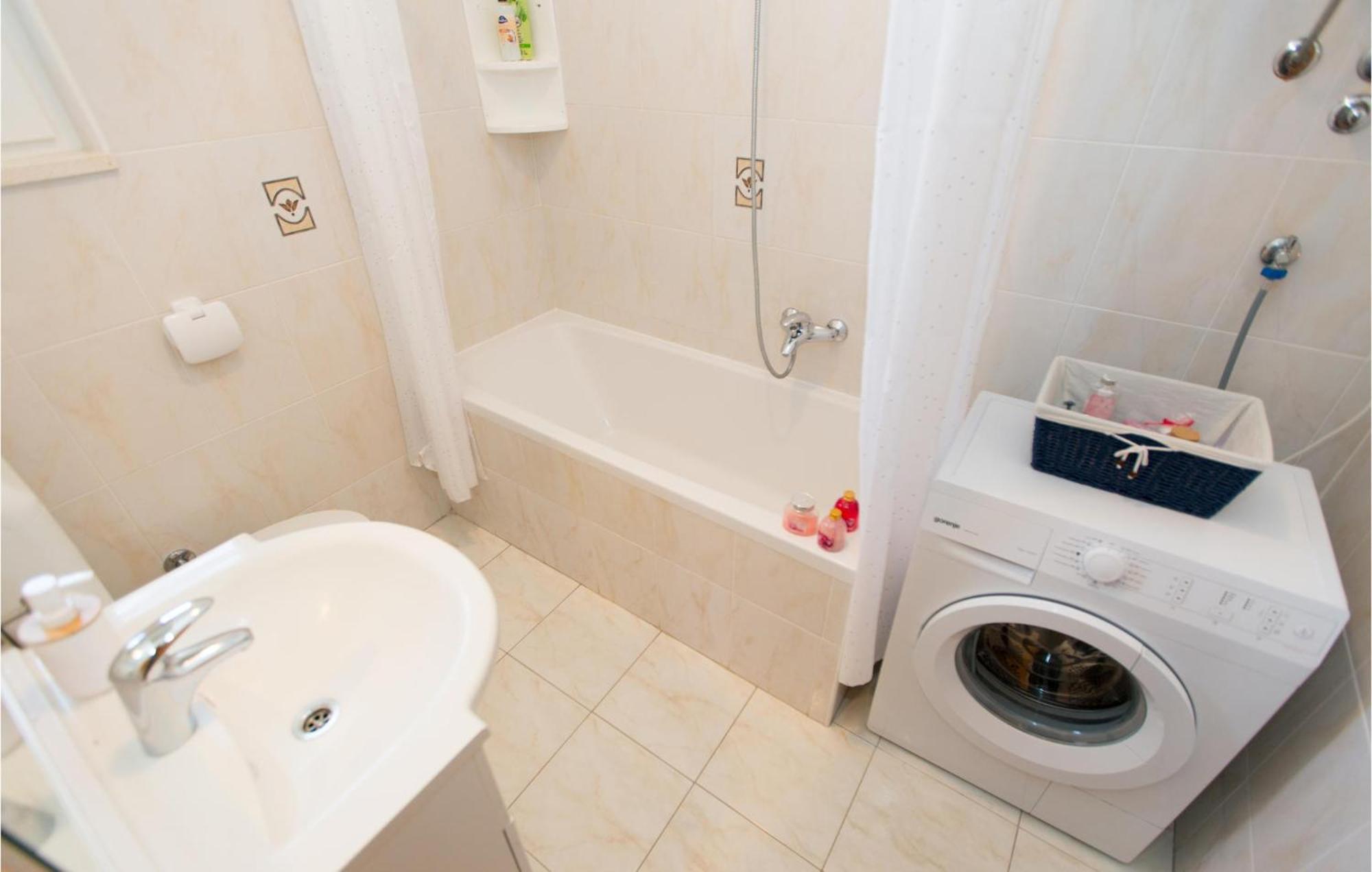 3 Bedroom Lovely Home In Plat Mlini Esterno foto