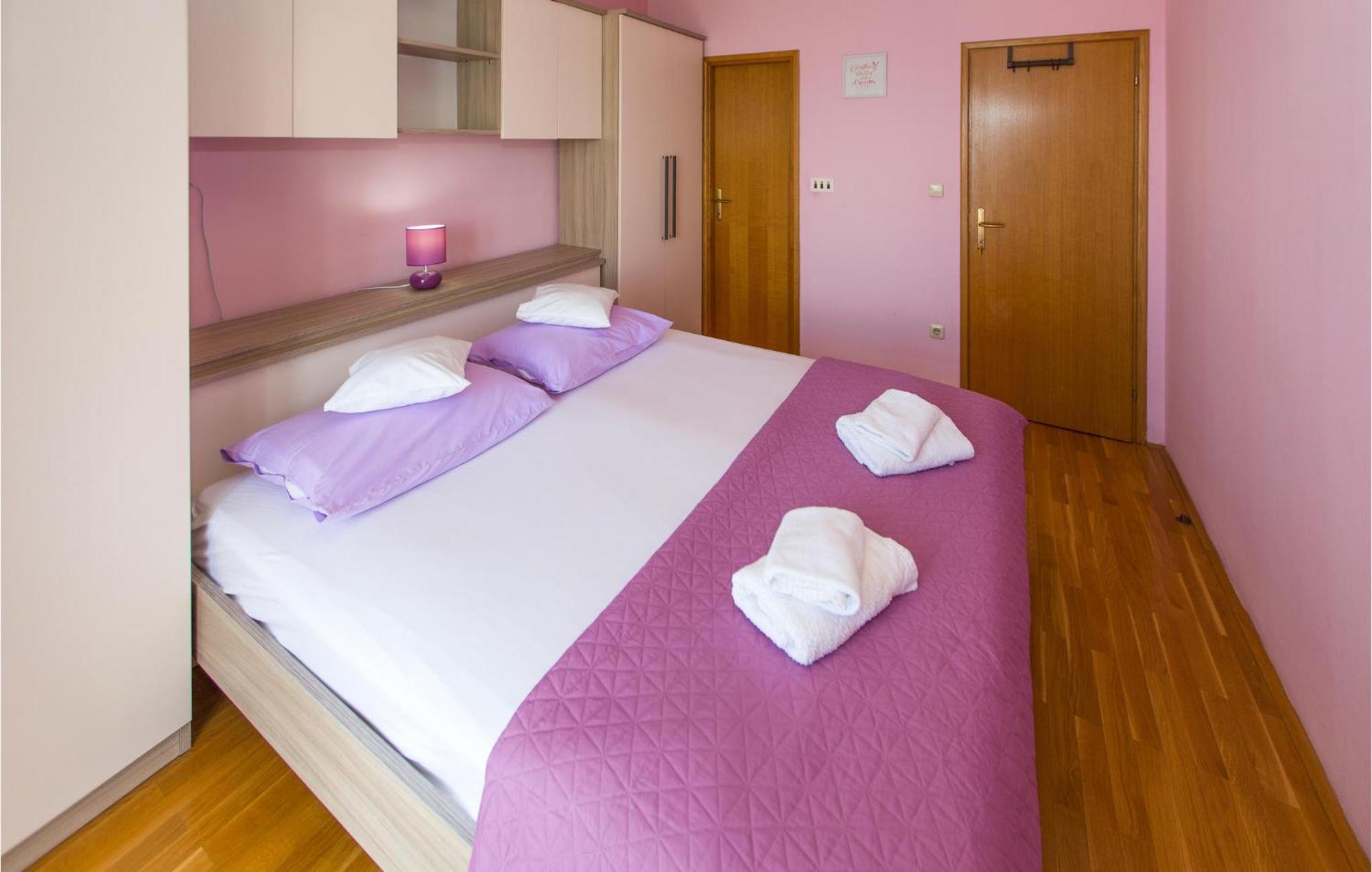 3 Bedroom Lovely Home In Plat Mlini Esterno foto