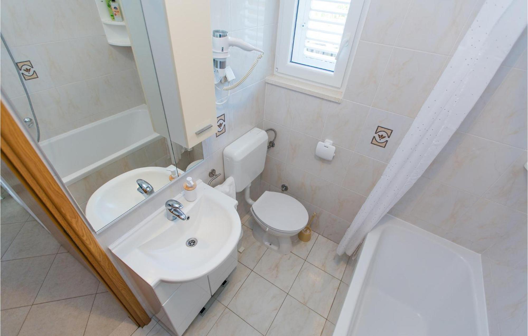 3 Bedroom Lovely Home In Plat Mlini Esterno foto