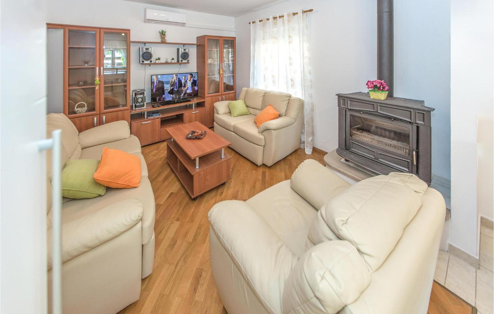 3 Bedroom Lovely Home In Plat Mlini Esterno foto