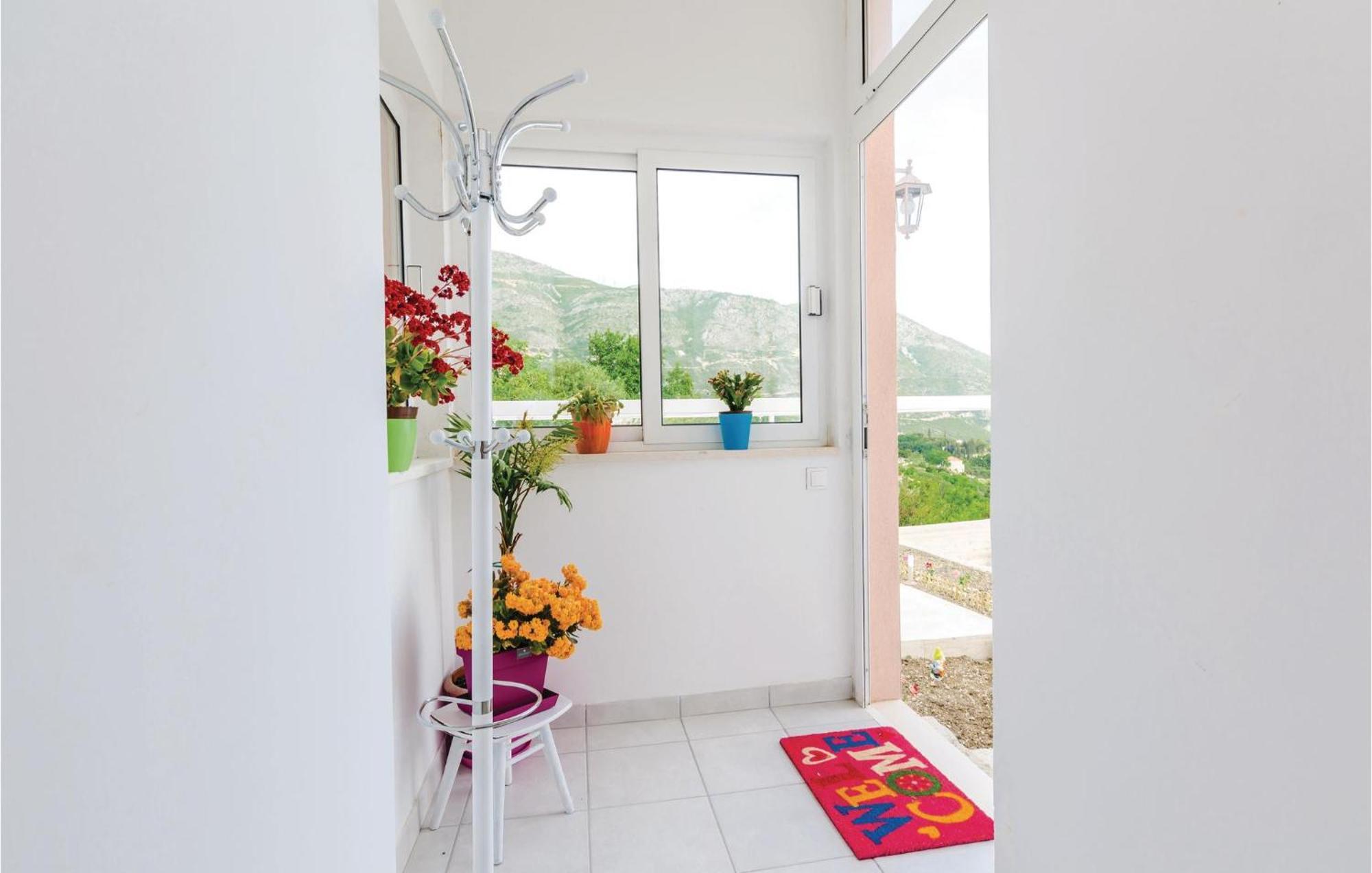 3 Bedroom Lovely Home In Plat Mlini Esterno foto