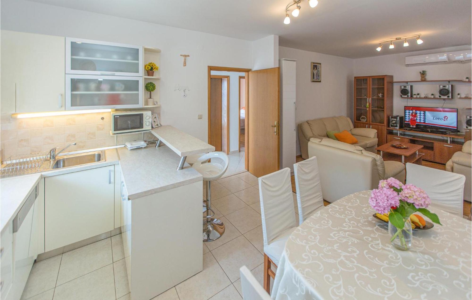 3 Bedroom Lovely Home In Plat Mlini Esterno foto